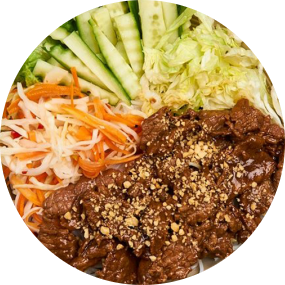 Bún bò nam bô (leicht scharf)